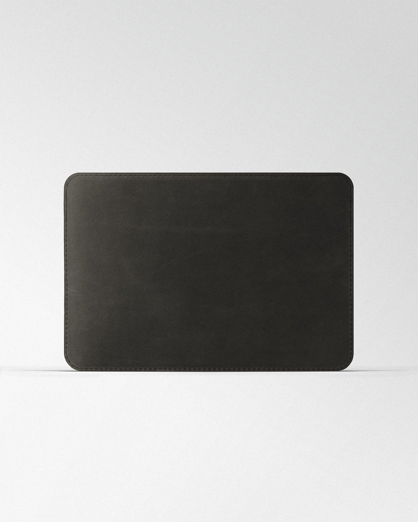 Чохол Minimalist із темно-коричневого крейзі хорс для MacBook