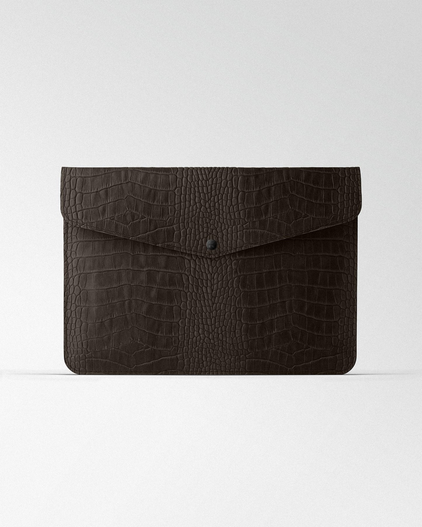 Чохол Envelope із темно-коричневого тиснення під крокодила для MacBook