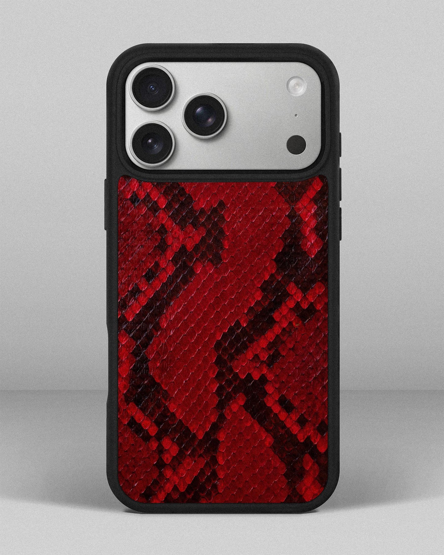 Чохол із червоної шкіри пітона з дрібними лусочками для iPhone 17 Pro Max