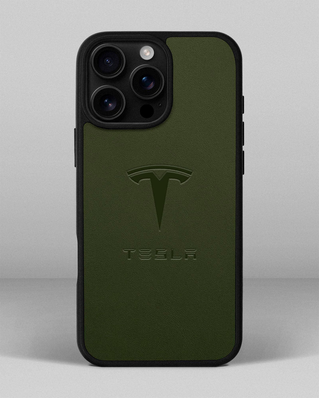 Чохол для iPhone 16 Pro Max із шкіри купон в зеленому кольорі з логотипом Tesla