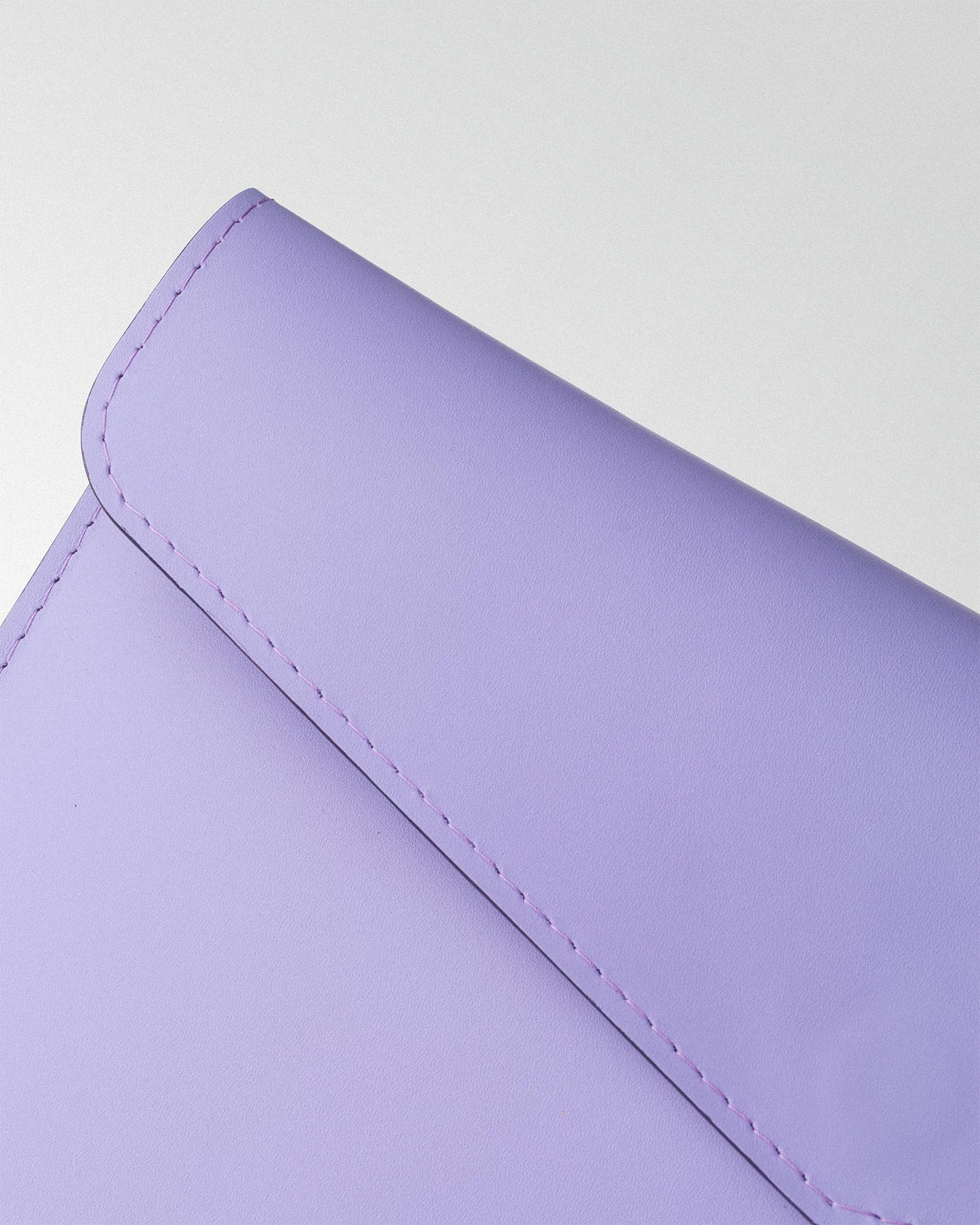 Чохол Magnetic із лілового кольору телячої шкіри для MacBook